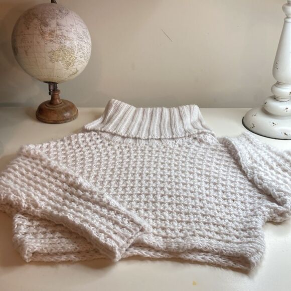 EXPRESS XXSP White Oversized Slouchy Cropped Turtleneck Sweater - Picture 8 of 9